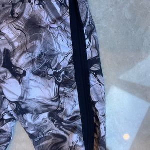 Black and white patterned leggings